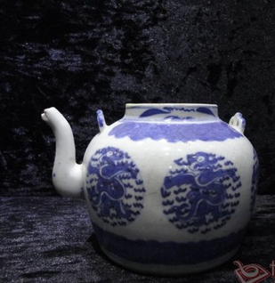 青花团龙茶壶